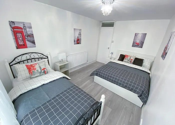 2 Bedroom Flat, Dalston Junction, London
